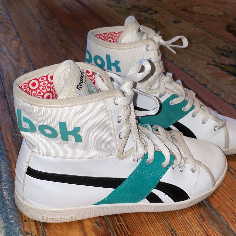 COPY - Fresh Classic & Retro Women’s Reebok HighTop Fold-Down Sneakers! - Picture 2 of 10
